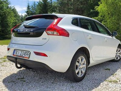 Biały Używany 2015 Volvo V40 Momentum Kombi | 34 999 zł (Uczciwa cena)