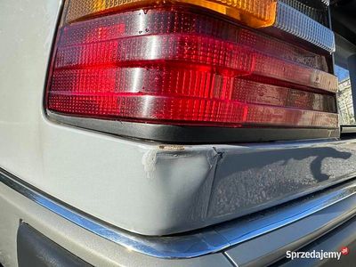 Używany 1989 Mercedes E200 | 10 500 zł