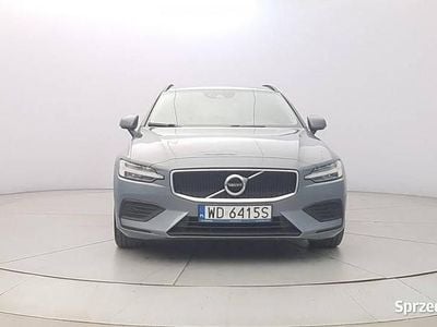 Używany Volvo V60 Momentum 197 KM (144 kW) 2022 Niebieski Kombi