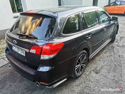 Używany Subaru Legacy 2010 Granatowy Kombi