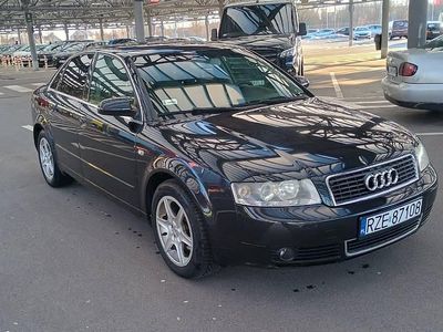 Używany Audi A4 2004 Czarny Sedan/Limuzyna
