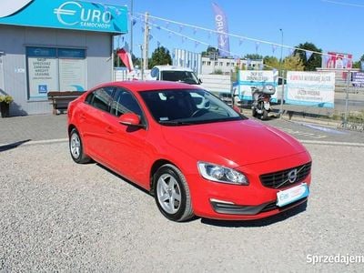 Używany Volvo S60 120 KM (88 kW) 2017 Czerwony Sedan/Limuzyna