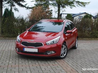 Czerwony Używany 2014 Kia Ceed Hatchback | 23 900 zł (Uczciwa cena)