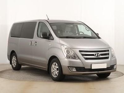 Szary Używany 2015 Hyundai H-1 Minivan | 54 000 zł
