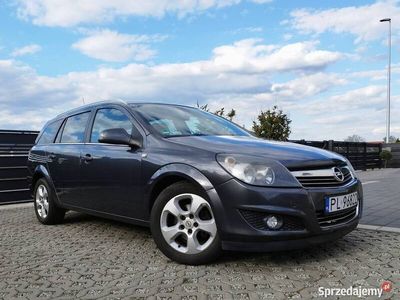 używany Opel Astra kombi 1.6 benzyna 2010r.