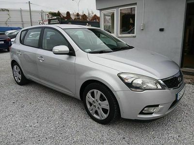 Srebrny Używany 2010 Kia Ceed Hatchback | 11 900 zł (Uczciwa cena)