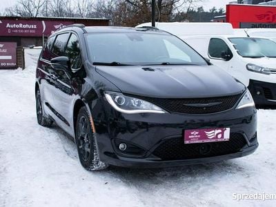 Używany Chrysler Pacifica Limited 291 KM (214 kW) 2018 Czarny SUV