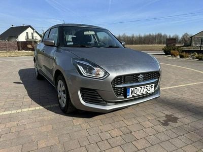 Używany Suzuki Swift 83 KM (61 kW) 2021 Srebrny Hatchback