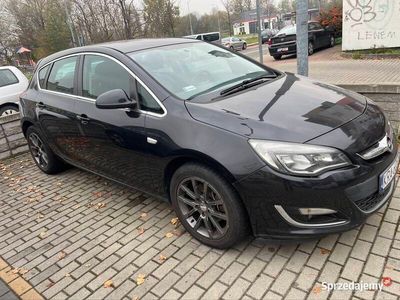 Czarny Używany 2013 Opel Astra Hatchback | 21 000 zł (Uczciwa cena)