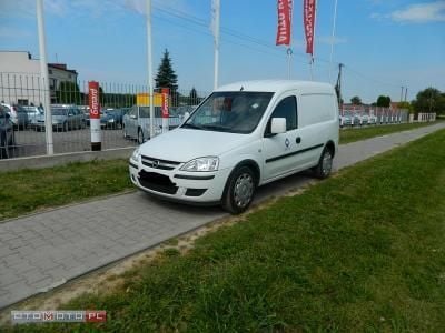 używany Opel Combo 1.3dm 75KM 2010r. 72 000km