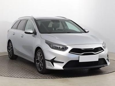 Srebrny Używany 2022 Kia Ceed Hatchback | 66 499 zł (Uczciwa cena)