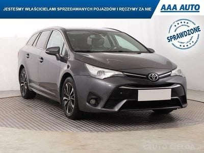 Używany Toyota Avensis 147 KM (108 kW) 2018 Szary