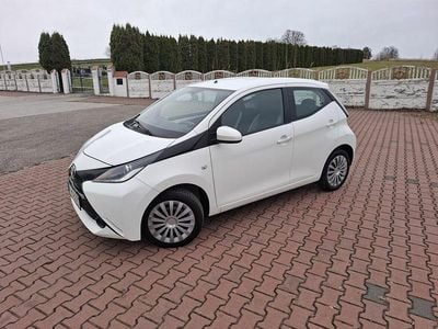 Używany Toyota Aygo 69 KM (50 kW) 2016 Biały Hatchback