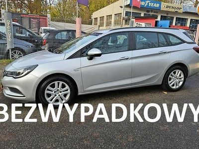 Srebrny Używany 2016 Opel Astra Sedan/Limuzyna | 25 999 zł (Uczciwa cena)