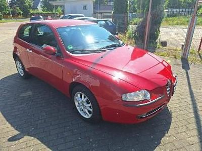 Czerwony (metalik) Używany 2002 Alfa Romeo 147 Hatchback | 7300 zł