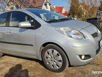 Używany Toyota Yaris 2011 Srebrny Hatchback