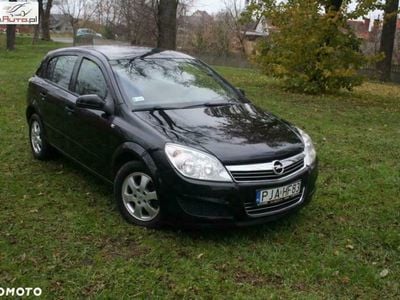 Używany Opel Astra 90 KM (66 kW) 2007 Czarny (metalik, perła) Sedan/Limuzyna