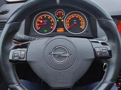 Szary Używany 2007 Opel Astra GTC Hatchback | 11 000 zł (Uczciwa cena)