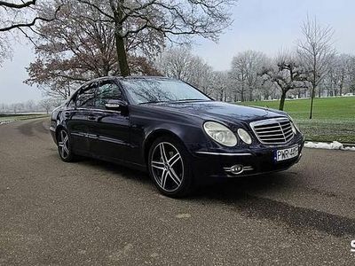 Granatowy Używany 2005 Mercedes E200 Classic Sedan/Limuzyna | 18 000 zł