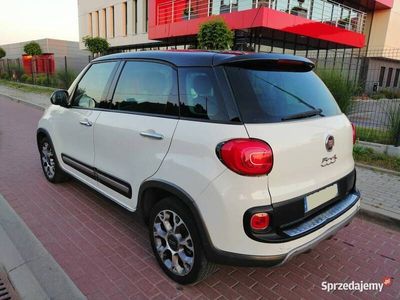 używany Fiat 500L 500Ltrekking nie groźnie uszkodzony bianco