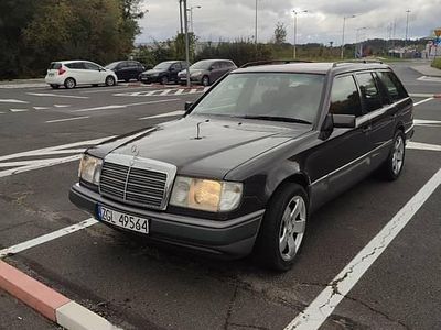 Fioletowy Używany 1991 Mercedes E230 Kombi | 8300 zł