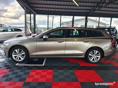 Brązowy Używany 2021 Volvo V60 Kombi | 109 900 zł