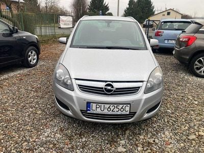 używany Opel Zafira 1.8dm 140KM 2010r. 179 000km