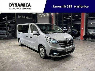 Srebrny Używany 2023 Renault Trafic Equilibre Minivan | 132 900 zł (Uczciwa cena)