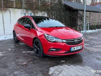 Używany Opel Astra 2018 Czerwony Hatchback