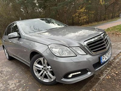 Szary Używany 2010 Mercedes E200 Sedan/Limuzyna | 37 900 zł