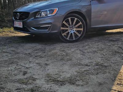 Używany Volvo S60 245 KM (180 kW) 2017 Szary Sedan/Limuzyna