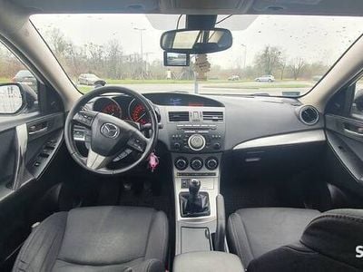 Używany Mazda 3 Exclusive 105 KM (77 kW) 2010 Biały Hatchback