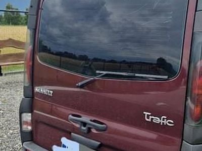 Wiśniowy Używany 2003 Renault Trafic Minivan | 14 500 zł (Uczciwa cena)