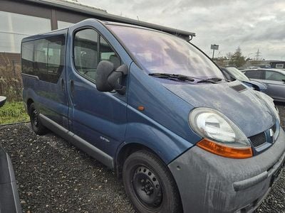 Szary (metalik) Używany 2004 Renault Trafic Minivan | 32 400 zł