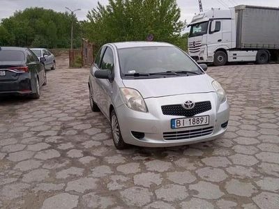 używany Toyota Yaris 1.3dm 87KM 2007r. 196 000km