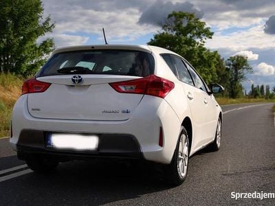 Biały Używany 2014 Toyota Auris Hybrid Hatchback | 48 000 zł (Uczciwa cena)