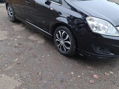 Czarny Używany 2010 Opel Zafira Minivan | 18 600 zł