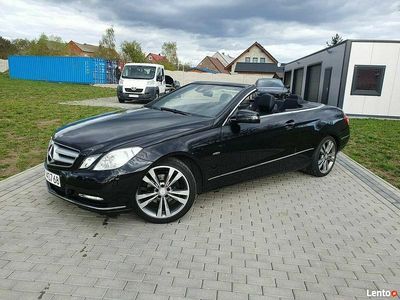 Czarny Używany 2011 Mercedes E200 Kabriolet | 65 000 zł