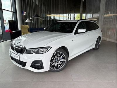 Biel alpejska Używany 2020 BMW 330 Shadowline Kombi | 139 900 zł (Dość drogi)