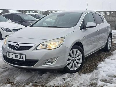 Używany Opel Astra 140 KM (102 kW) 2012 Czarny (metalik) Hatchback