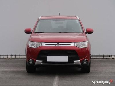 Używany Mitsubishi Outlander 150 KM (110 kW) 2015 Czerwony SUV