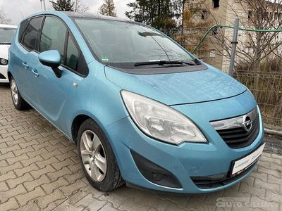 Turkusowy metalik Używany 2011 Opel Meriva Minivan | 17 900 zł