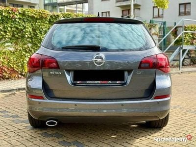Używany Opel Astra 160 KM (117 kW) 2010 Szary Kombi