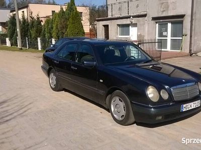 Używany Mercedes 220 210 KM (154 kW) 1998