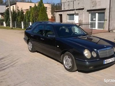 używany Mercedes 220 Diesel okular W 210 okazja