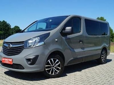 Szary Używany 2015 Opel Vivaro Minivan | 56 900 zł (Uczciwa cena)