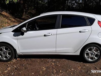 Biały Używany 2014 Ford Fiesta Hatchback | 23 500 zł (Uczciwa cena)