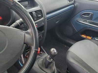 Inny kolor Używany 2001 Renault Clio II Hatchback | 2000 zł (Uczciwa cena)