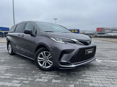 Grafitowy (metalik) Używany 2022 Toyota Sienna Minivan | 274 700 zł