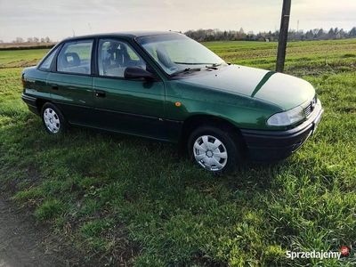 Zielony Używany 1995 Opel Astra Sedan/Limuzyna | 2100 zł